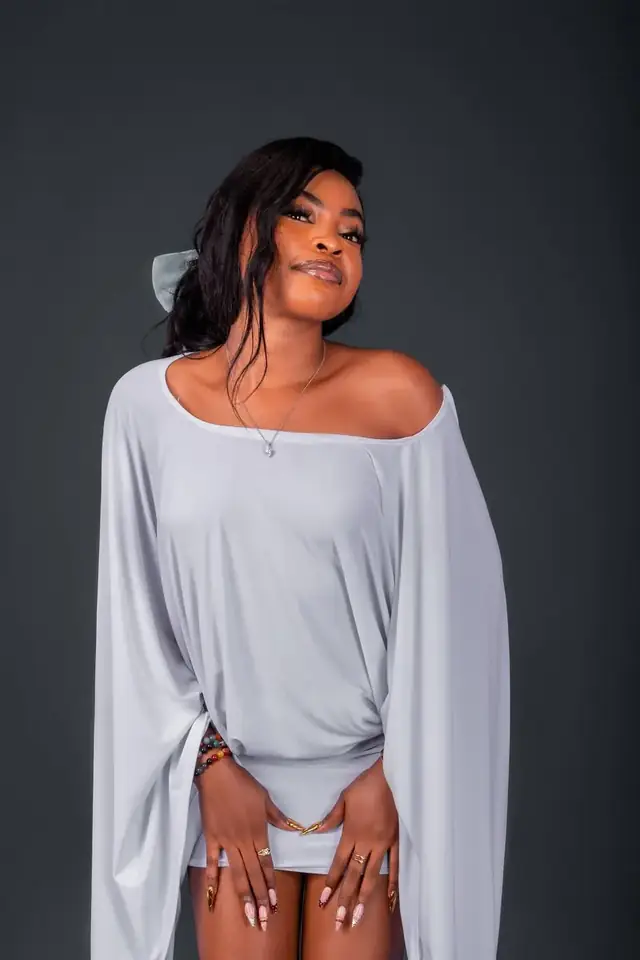 Studio portrait, grey off-shoulder look